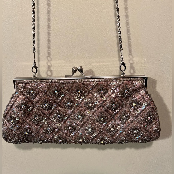 Carlo Fellini Sophia clutch/crossbody in a mauve/purple color. Removable chain - Picture 8 of 8